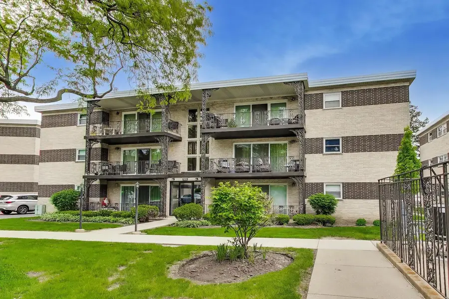 925 S 8th Avenue #12, La Grange, IL 60525 - #2