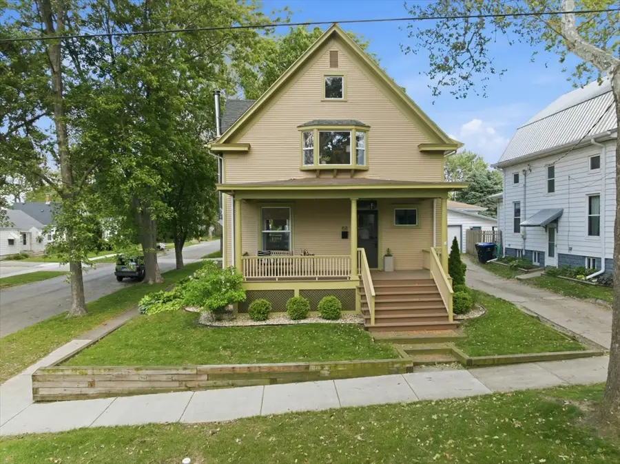 1511 N Lee Street, Bloomington, IL 61701 - #2