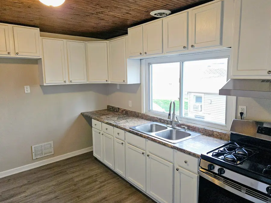 1320 S 13th Street, Pekin, IL 61554 - #2