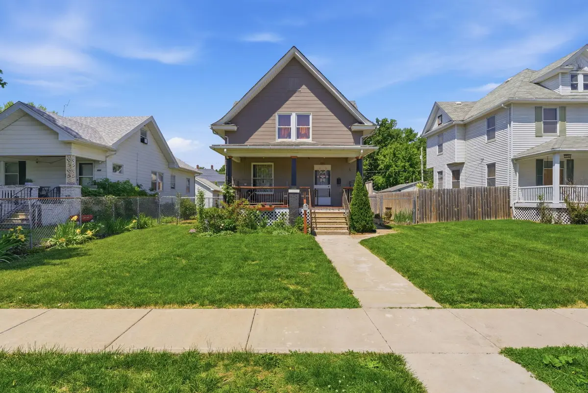 820 W 16th Street, Davenport, IA 52804 - #1