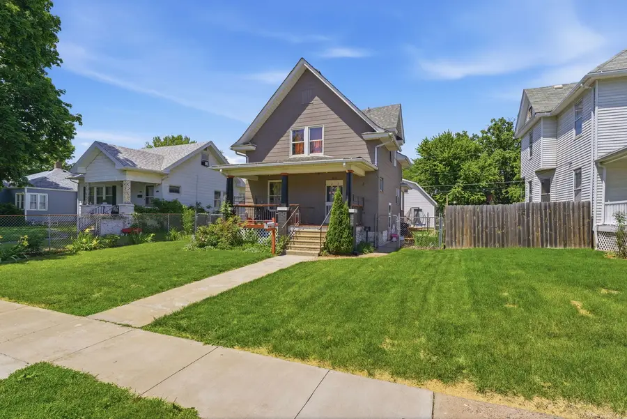 820 W 16th Street, Davenport, IA 52804 - #2