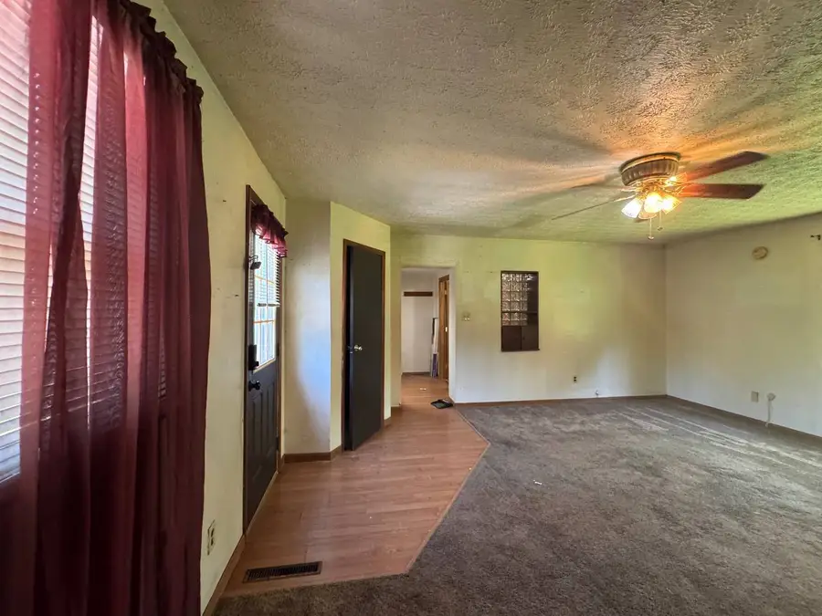 19855 N Prior Lane, Mount Vernon, IL 62864 - #2