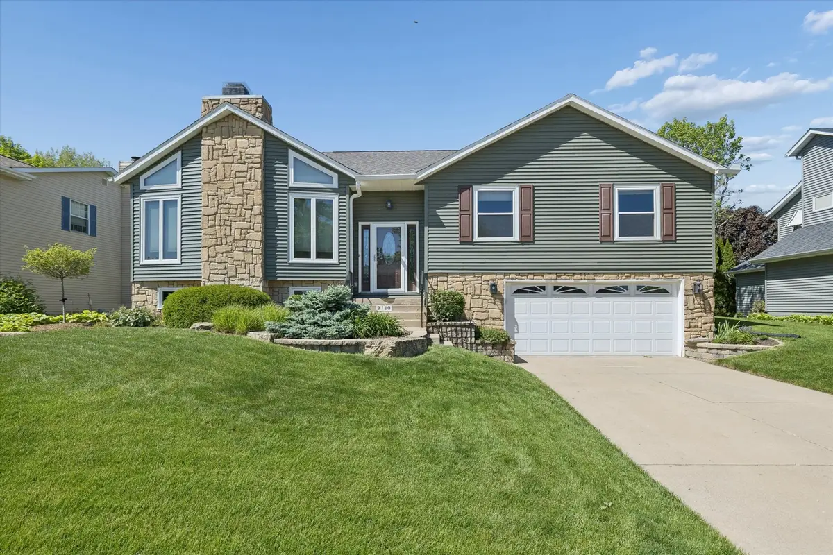 3110 Hartford Drive, Bettendorf, IA 52722 - #1