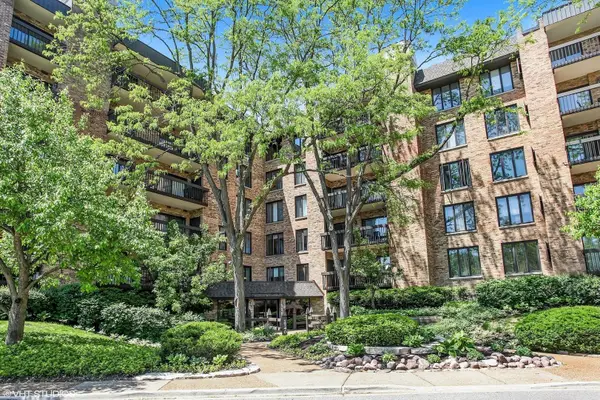 1740 Mission Hills Road #112, Northbrook, IL 60062
