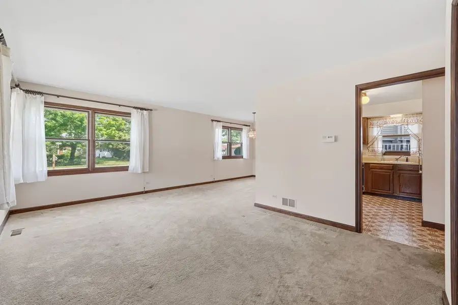 629 N Lakeview Drive, Round Lake, IL 60073 - #2