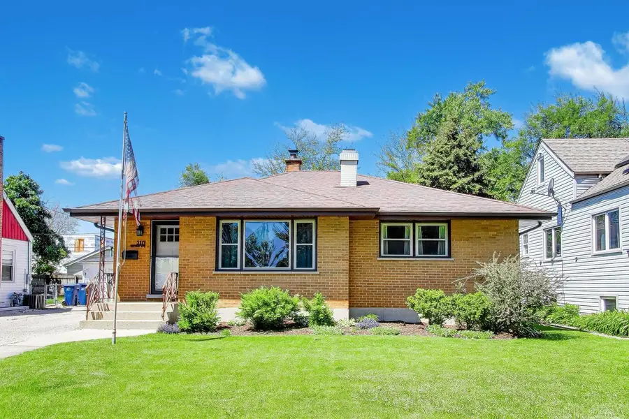 210 N 2nd Avenue, Villa Park, IL 60181 - #2