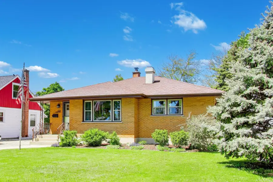 210 N 2nd Avenue, Villa Park, IL 60181 - #3