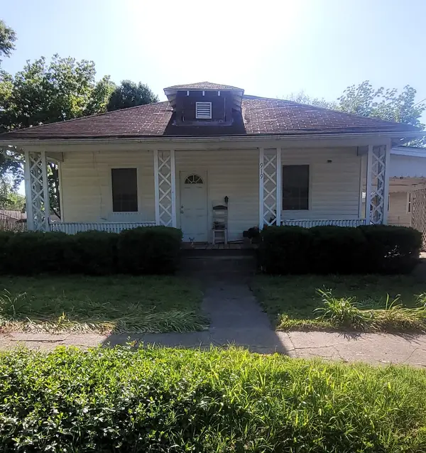 919 N 7th Street, Murphysboro, IL 62966