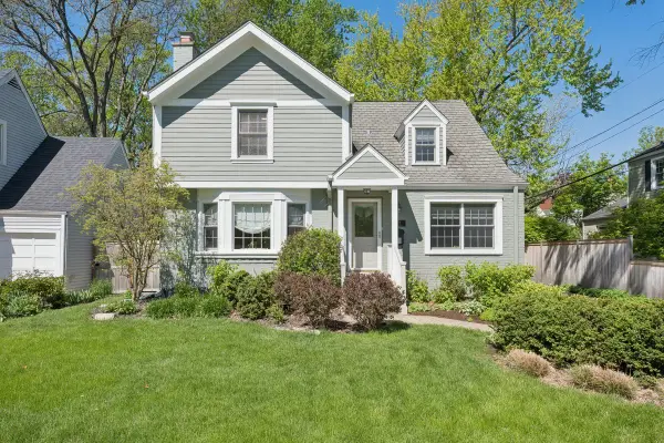 346 Lagoon Drive, Northfield, IL 60093