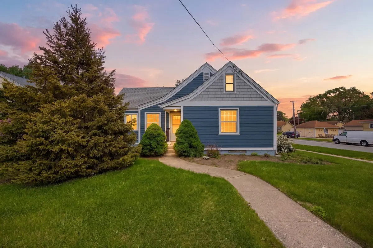 555 S Liberty Street, Elgin, IL 60120 - #1