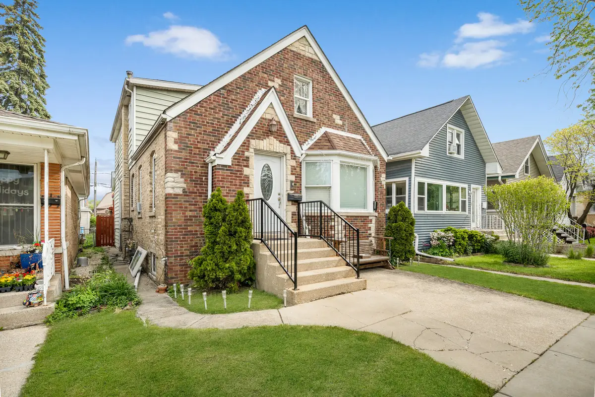 4918 W Winnemac Avenue, Chicago, IL 60630 - #1