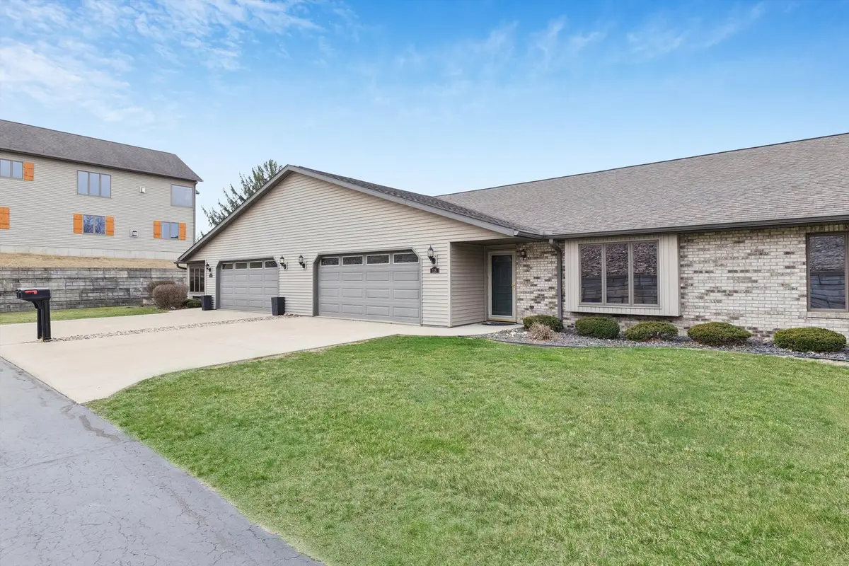 118 5th Street #2, Fulton, IL 61252 - #1