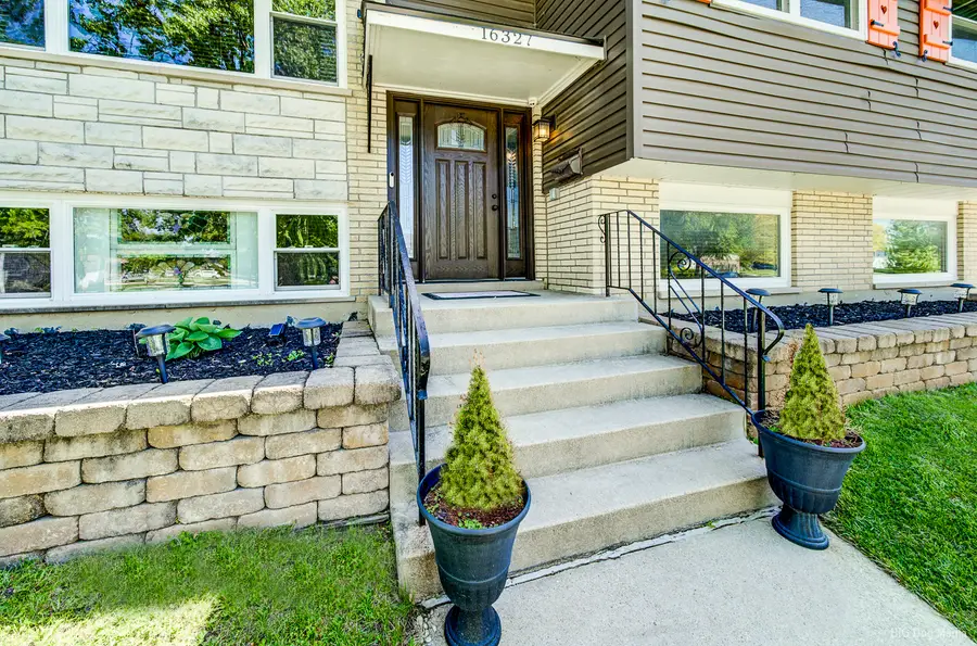16327 Olcott Avenue, Tinley Park, IL 60477 - #2