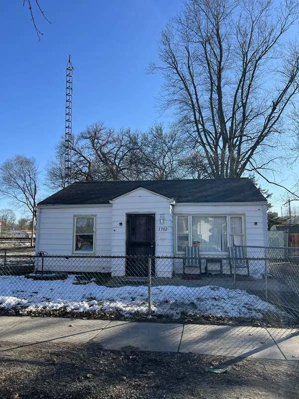 1702 E Cummins Avenue, Springfield, IL 62702