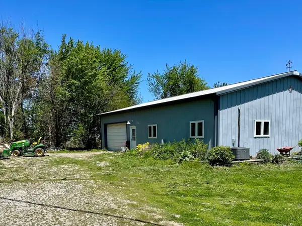 14681 Toad Hill Road, Wapella, IL 61777