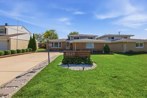 8525 Blue Ridge Avenue, Hickory Hills, IL 60457