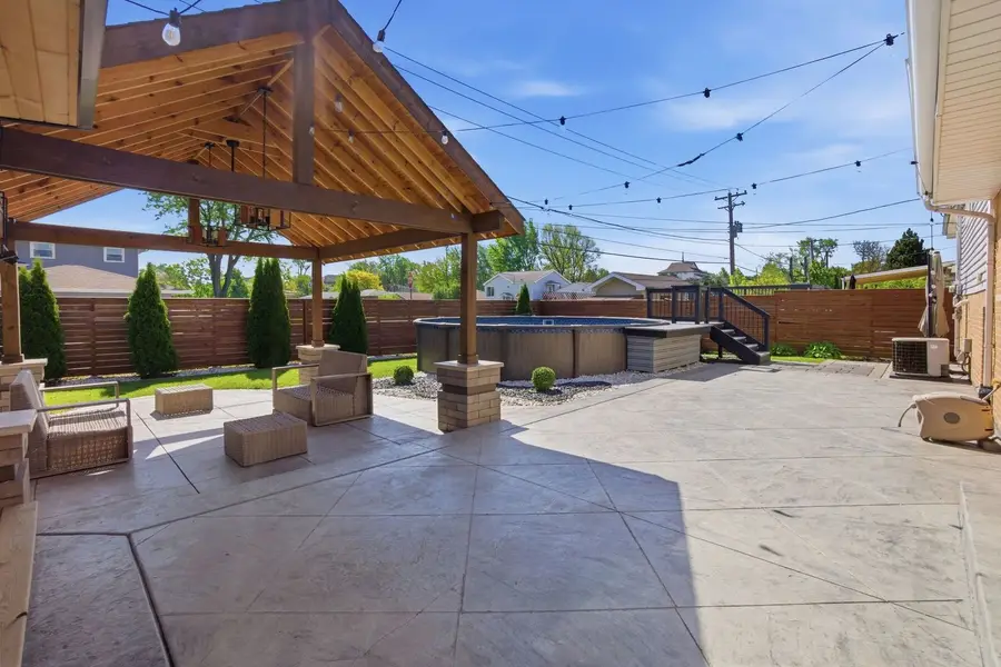 8525 Blue Ridge Avenue, Hickory Hills, IL 60457 - #3