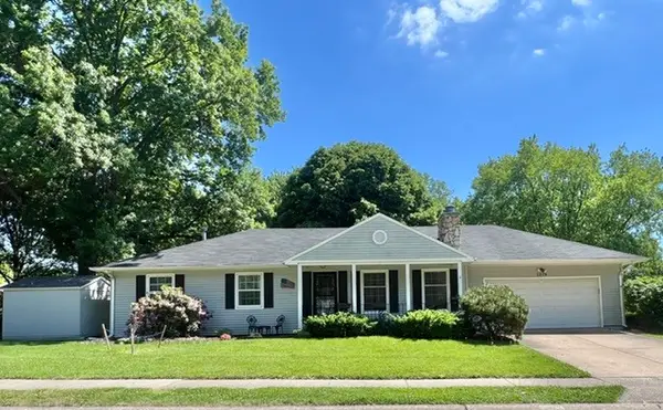 1219 Royal Oaks Drive, Davenport, IA 52806