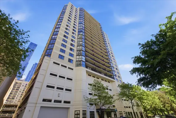 33 W Delaware Place #19E, Chicago, IL 60610