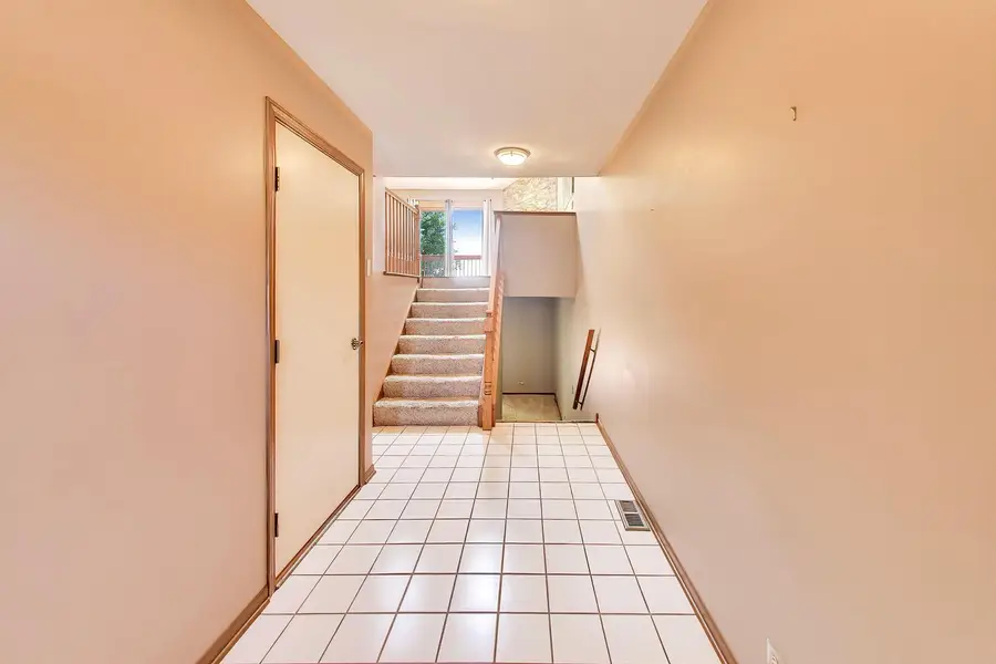 934 Viewpoint Drive, Lake In The Hills, IL 60156 - #3