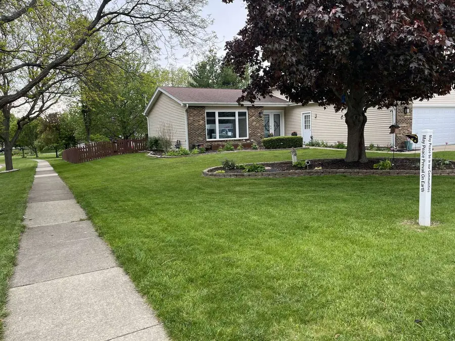 3301 W Bretons Drive, McHenry, IL 60050 - #3