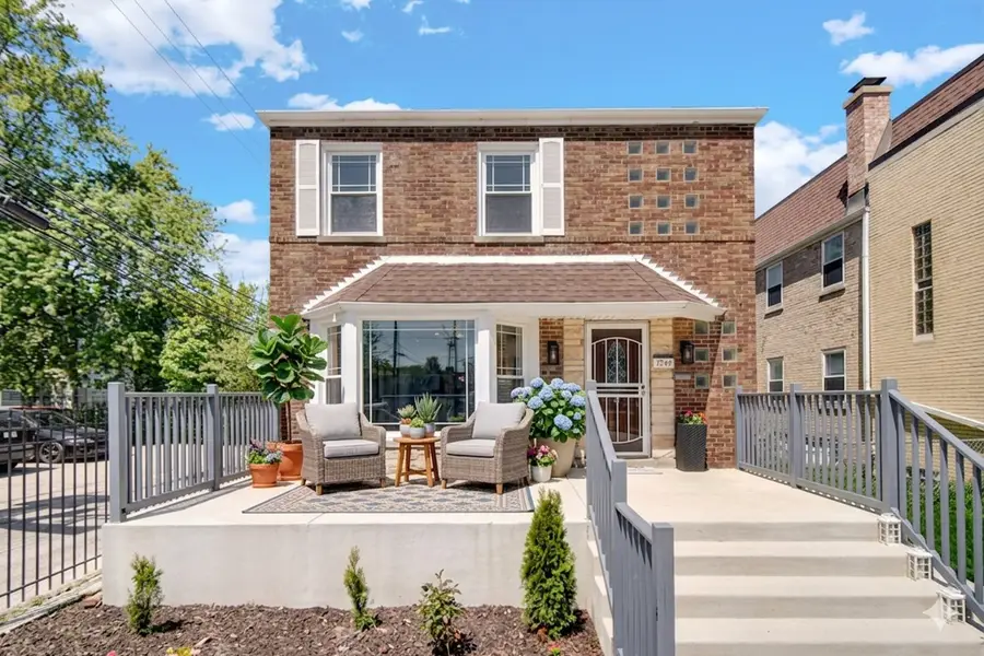 2744 W Catalpa Avenue, Chicago, IL 60625 - #3