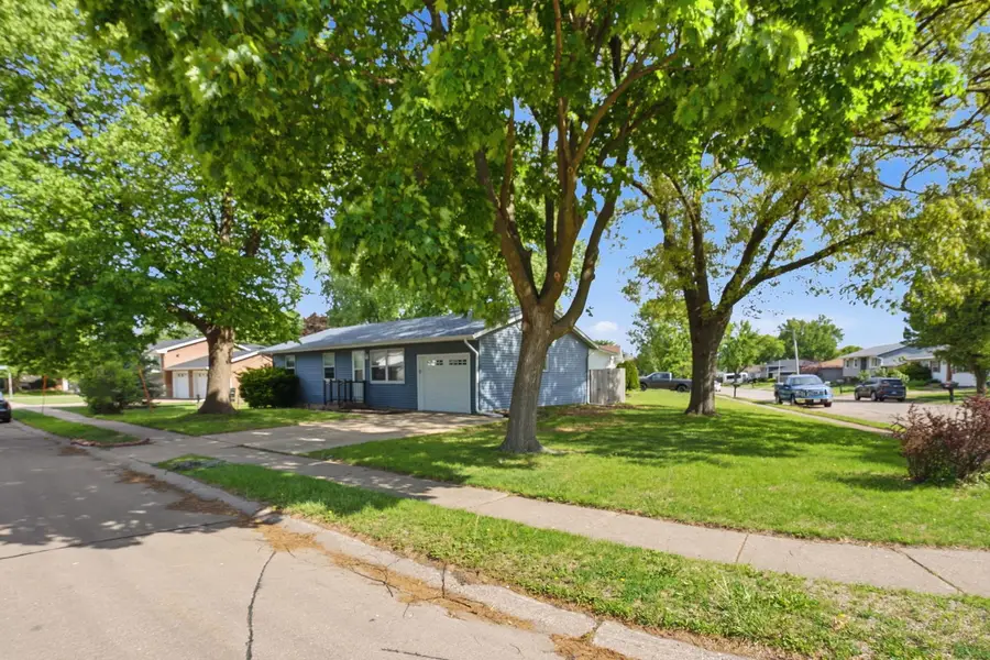 2010 W 63rd Street, Davenport, IA 52806 - #2