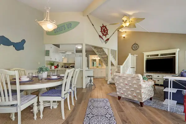 511E Tam O'shanter Drive #E, Fontana, WI 53125