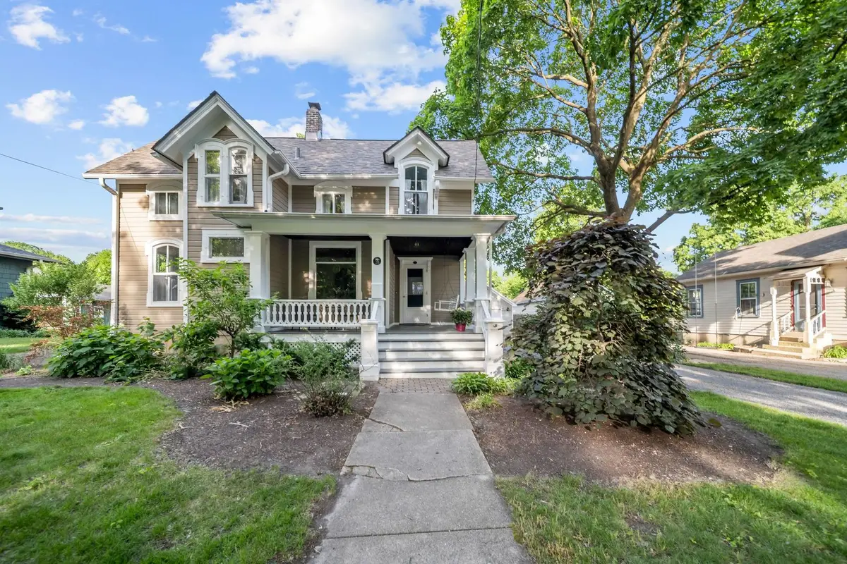 20 S Jefferson Street, Batavia, IL 60510 - #1
