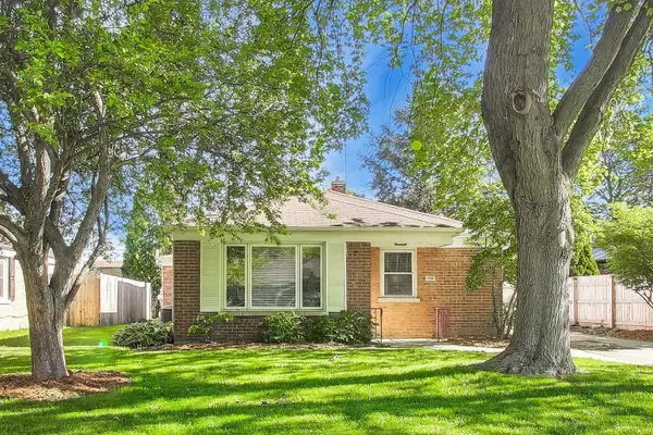 836 E Rockland Road, Libertyville, IL 60048