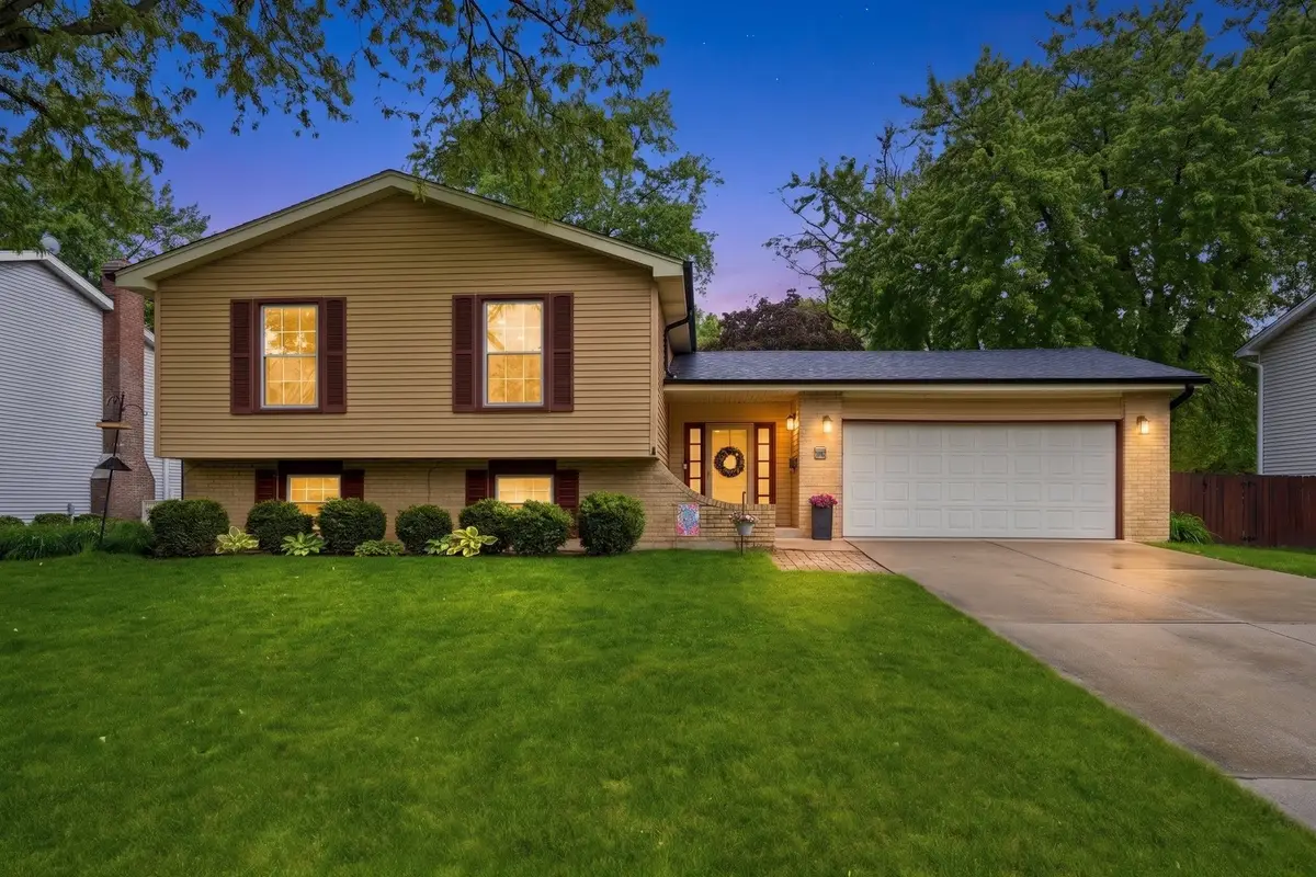 1940 Brentwood Lane E, Wheaton, IL 60189 - #1
