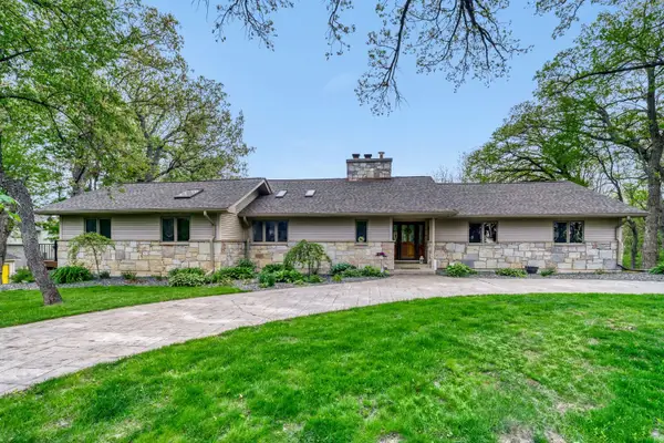 39W526 Lori Lane, Elgin, IL 60124