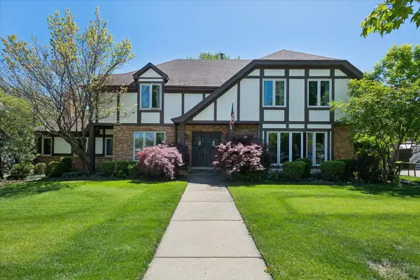 6729 W Ardmore Avenue, Chicago, IL 60631