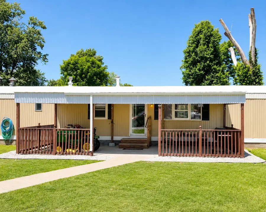 105 N Hickory Street, Farina, IL 62838 - #2