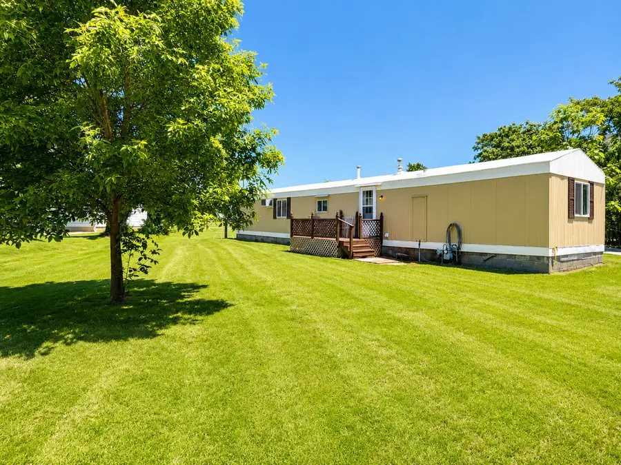 105 N Hickory Street, Farina, IL 62838 - #3