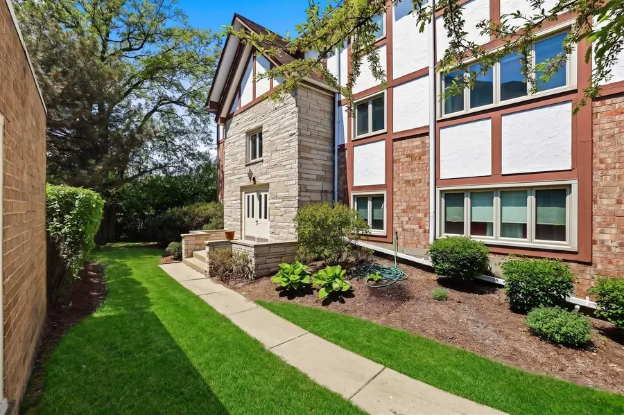 660 Ballantrae Drive, Northbrook, IL 60062 - #2