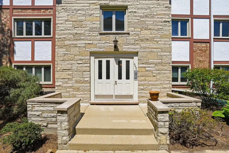 660 Ballantrae Drive, Northbrook, IL 60062 - #3