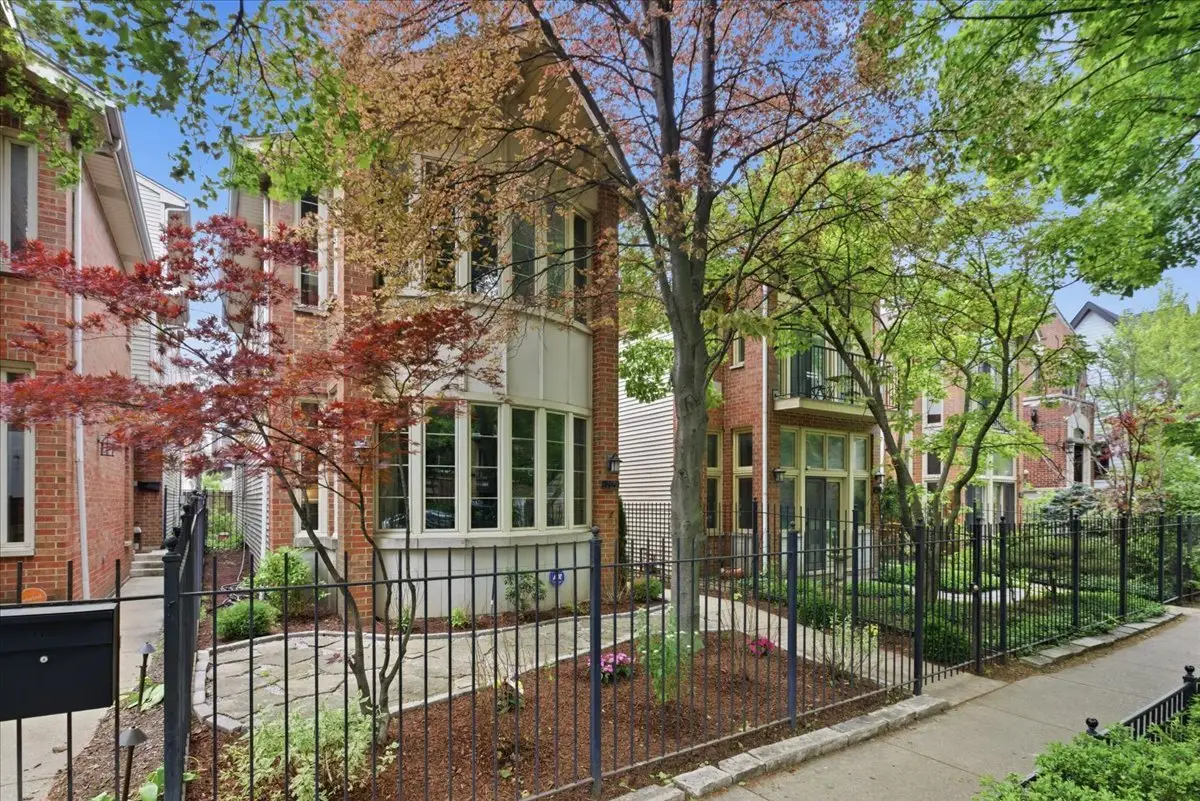 1209 W Roscoe Street, Chicago, IL 60657 - #1