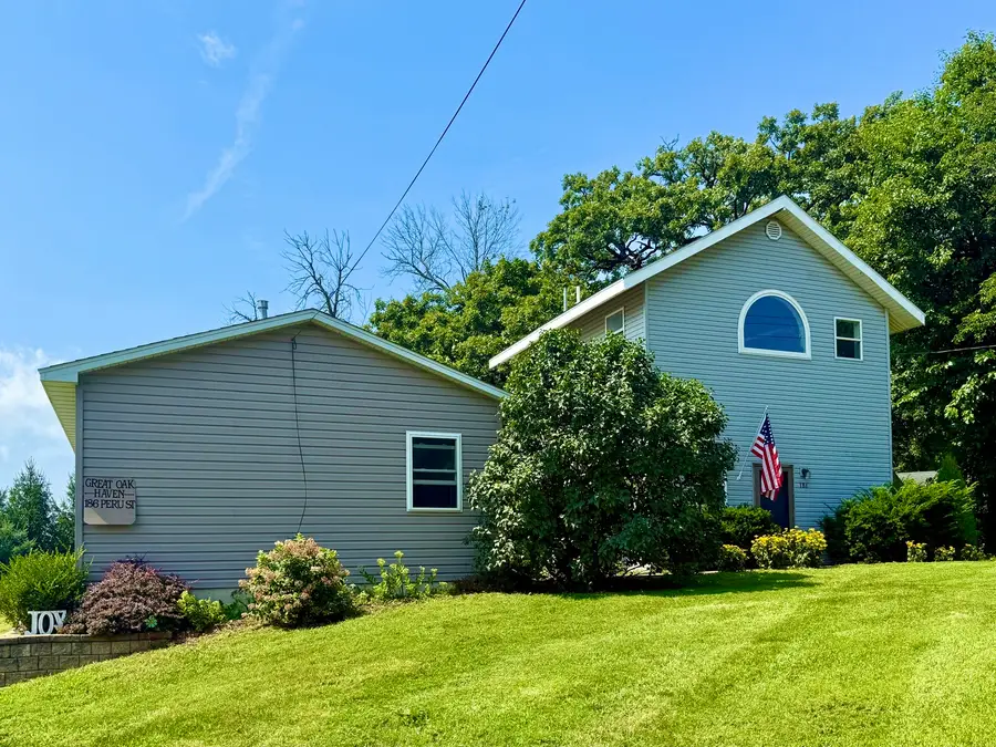 186 Peru Street, Paw Paw, IL 61353 - #2