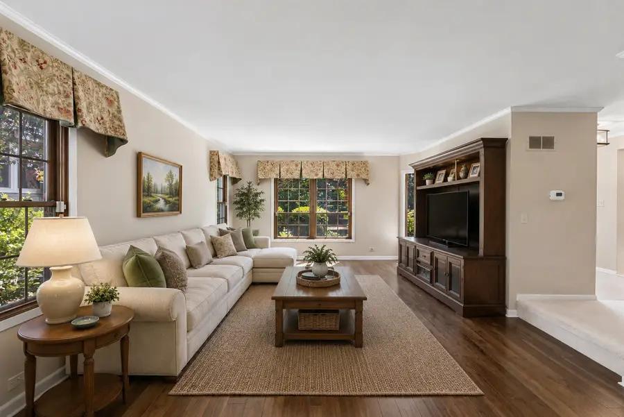 946 Walter Avenue, Des Plaines, IL 60016 - #2