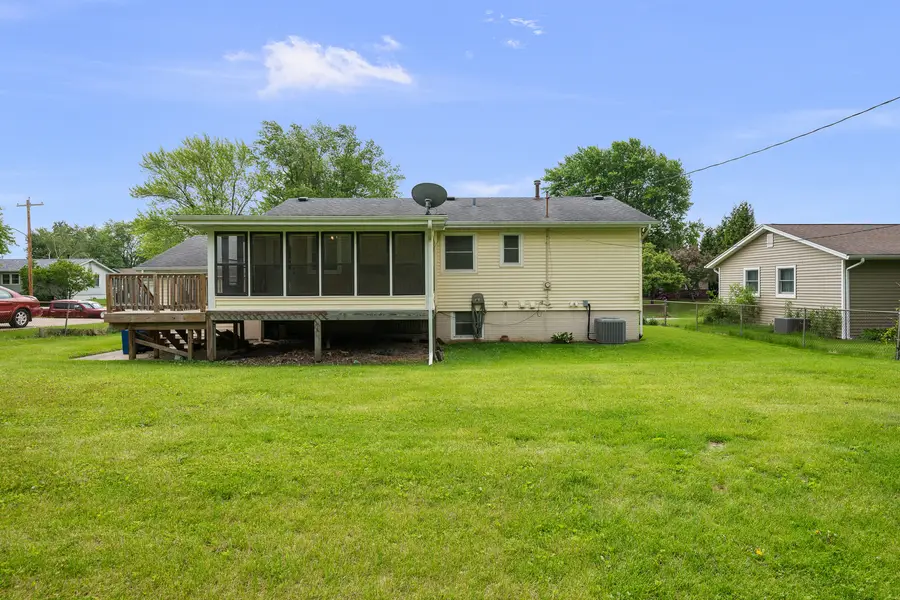 118 E Lamphere Drive, Blue Grass, IA 52726 - #2