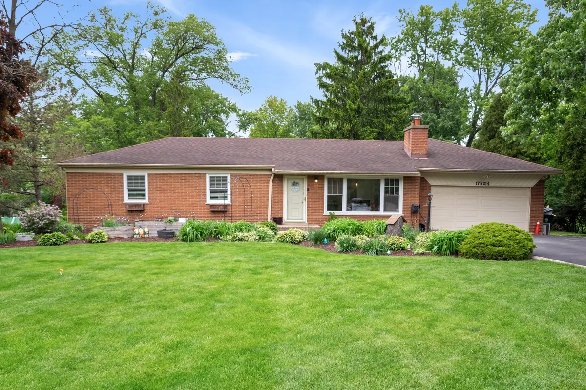 17W214 W Hillside Lane, Willowbrook, IL 60527 - #1