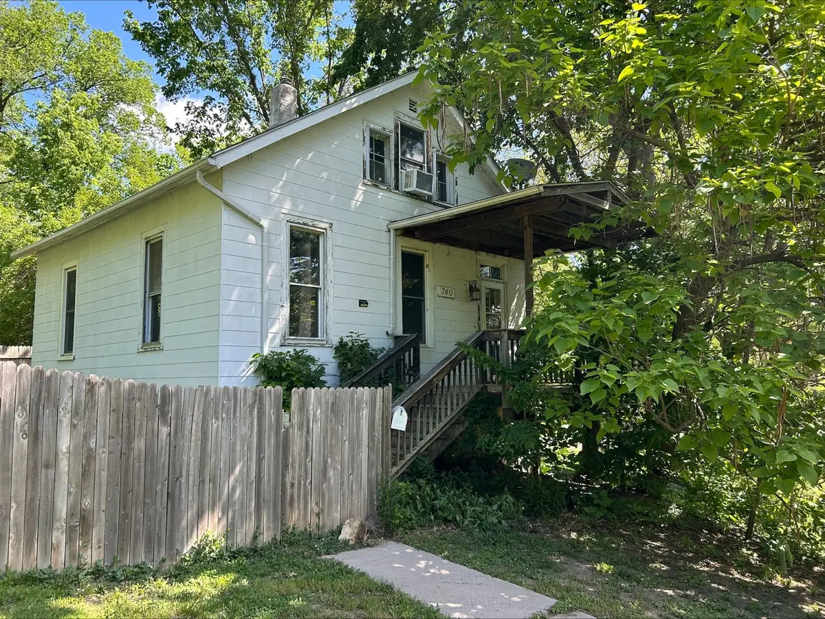 740 E 9th Street, Davenport, IA 52803 - #1