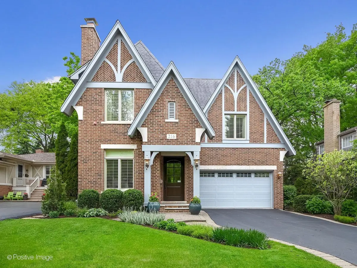 216 S Prospect Avenue, Clarendon Hills, IL 60514 - #1