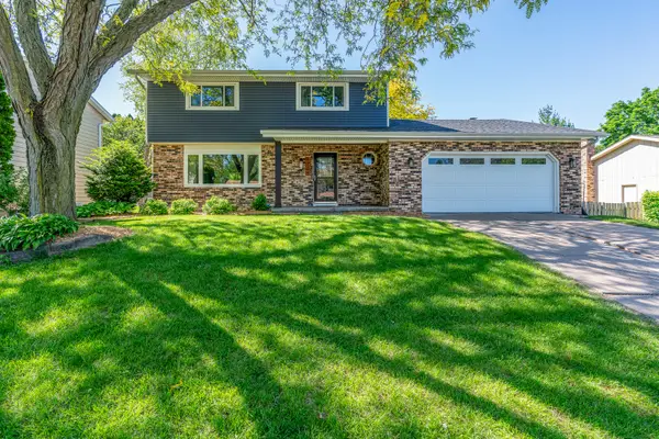 1705 Prairie Vista Circle, Bettendorf, IA 52722
