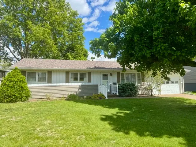 2613 N 11th Street, Clinton, IA 52732 - #1