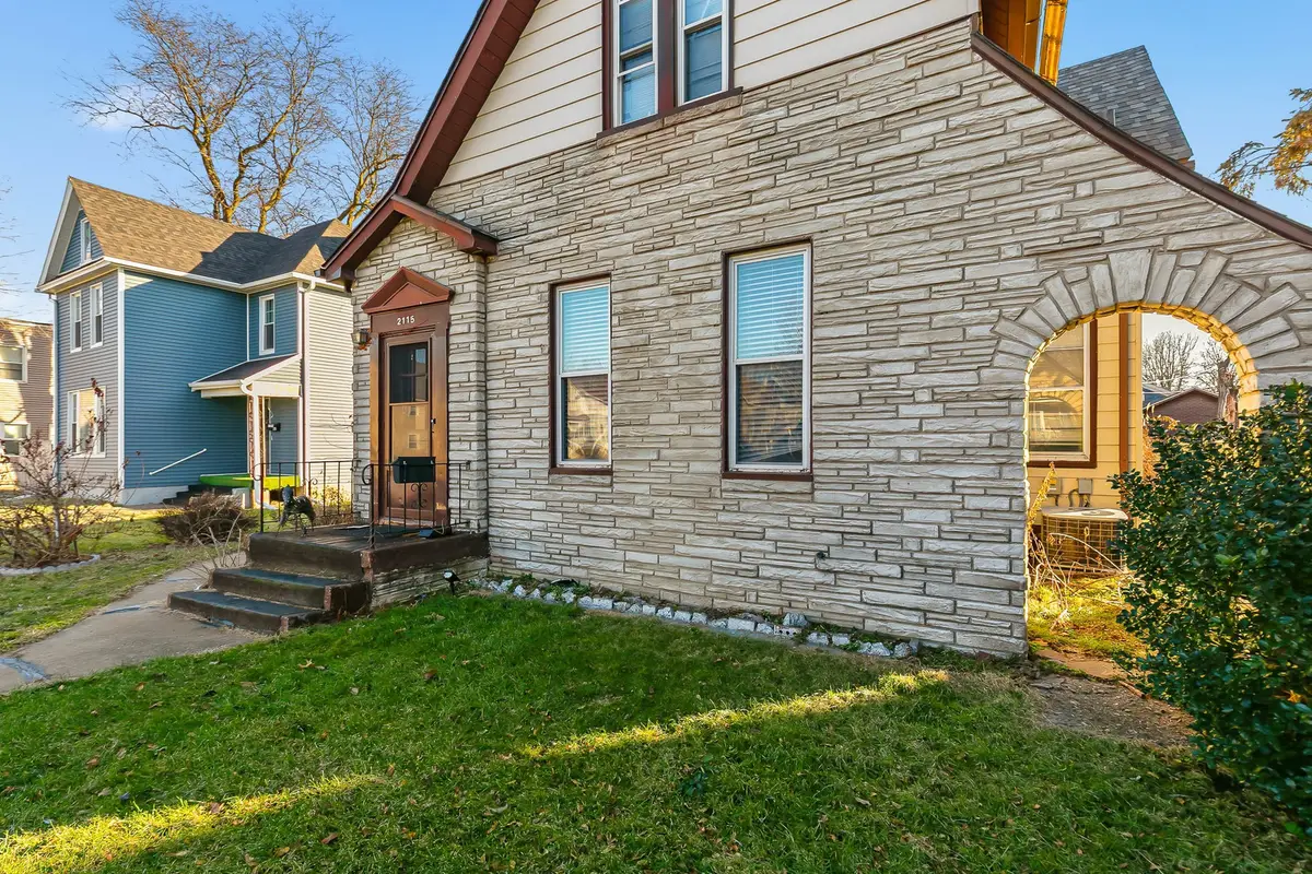 2115 W 4 Street, Davenport, IA 52802 - #1
