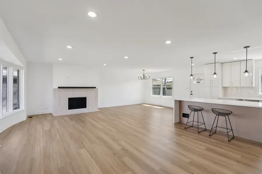 8135 W Rascher Avenue, Chicago, IL 60656 - #3
