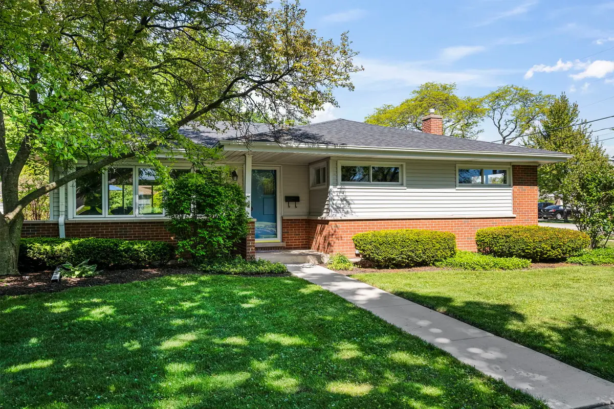 132 N Phelps Avenue, Arlington Heights, IL 60004 - #1