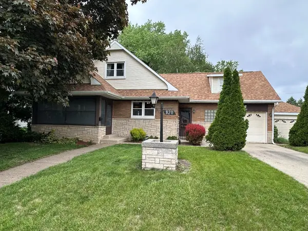 820 11th Street, Dewitt, IA 52472